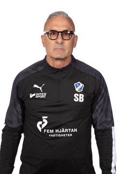 Halmstads sjukgymnast Simon Bakkioui poserar för ett porträtt den 26 februari 2019 i Halmstad.