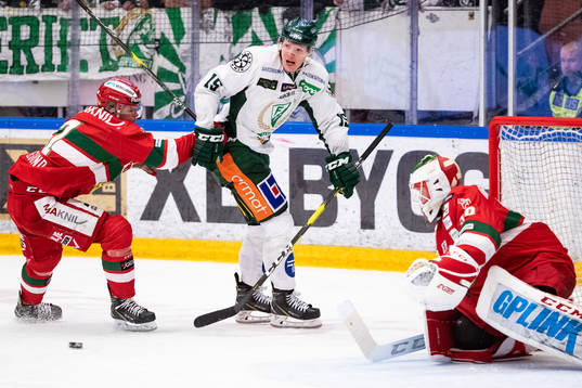 Moras Erlend Lesund och målvakt Janne Juvonen och