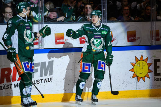 Färjestads Ilari Melart och Michael Lindqvist jublar