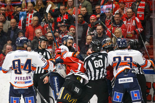 Växjös Daniel Rahimi i bråk med Örebros Viktor Lodin