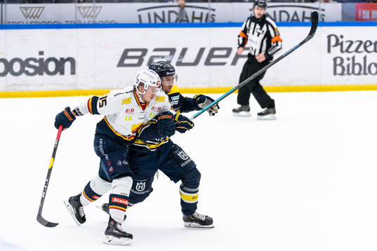 s David Gustafsson och Djurgårdens Jakob Lilja