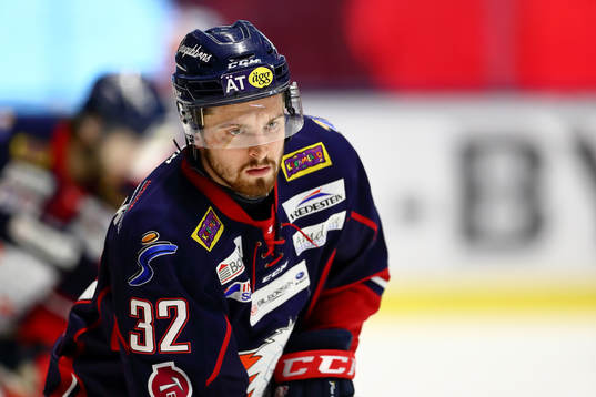 Linköpings Lukas Bengtsson före ishockeymatchen i SHL