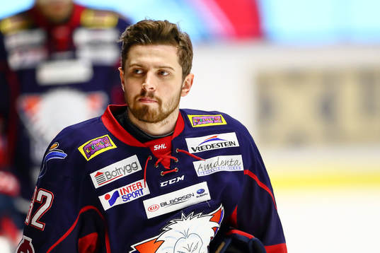 Linköpings Lukas Bengtsson före ishockeymatchen i SHL