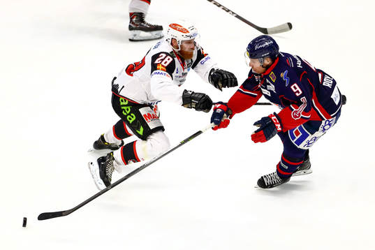 Malmö Redhawks Jens Olsson och Linköpings Derek Roy