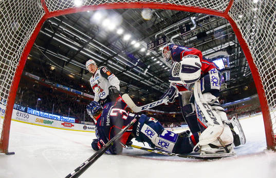 Malmö Redhawks Emil Sylvegård och Linköpings Almen Bibic