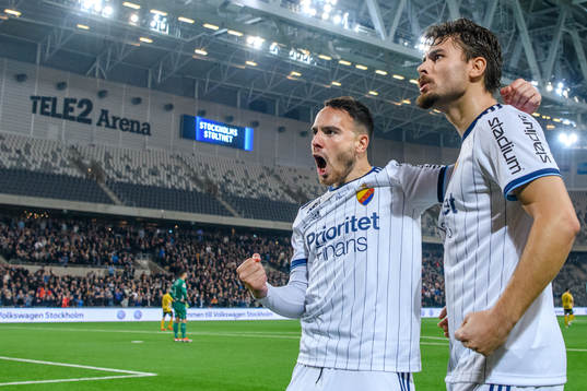 Djurgårdens Dzenis Kozica och Astrit Ajdarevic jublar