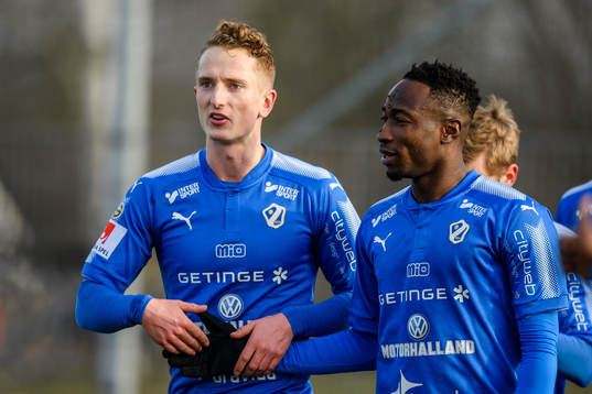 Halmstads Andreas Bengtsson och Sadat Karim jublar efter 1-0
