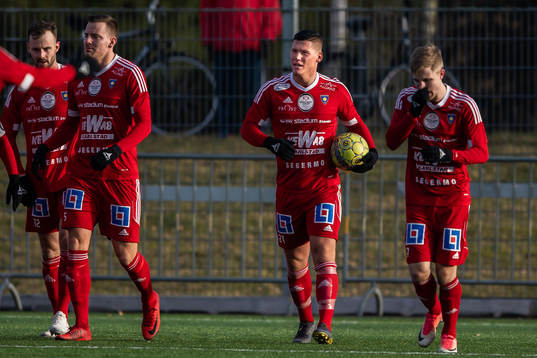 Karlstads Victor Edvardsen jublar efter 1-1