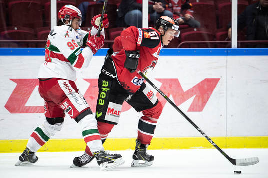 Moras Niki Petti och Malmö Redhawks Emil Sylvegård