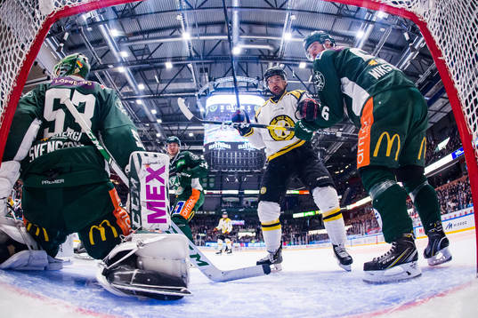 Färjestads målvakt Markus Svensson och Mikael Wikstrand