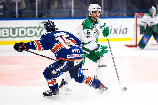 Växjös Dominik Bokk  och Rögles Craig Schira