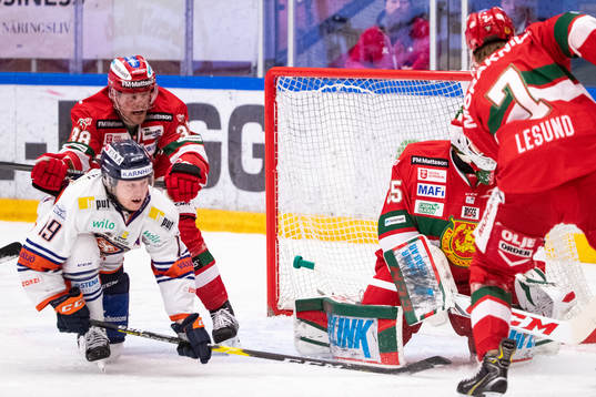 Moras Adam Massuhr och Växjös Tuomas Kiiskinen och Moras