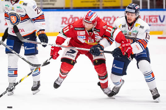 Moras Alexander Hilmerson  och Växjös Dominik Bokk