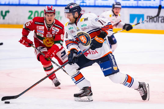 Växjös Kris Versteeg och Moras Michael Haga