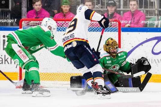 Rögles målvakt Justin Pogge (t.h)