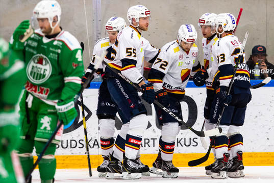 Djurgårdens Emil Bemström jublar med lagkamrater