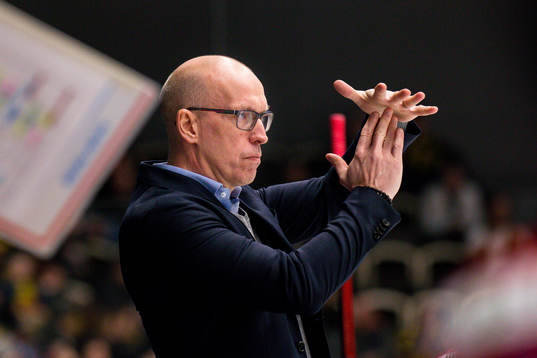 Timrås tränare Fredrik Andersson tar timeout