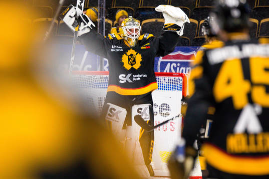 Skellefteås målvakt Gustaf Lindvall håller nollan