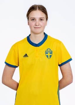 Elvira Olofsson i F16/03-landslaget poserar för ett porträtt den 7 mars 2019 i Göteborg.
