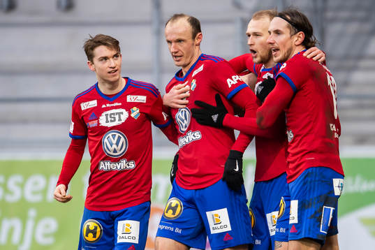 Östers Dragan Kapcevic jublar efter 1-1 målet
