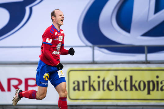 Östers Dragan Kapcevic jublar efter 1-1