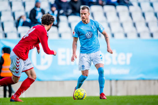 Malmö FFs Eric Larsson mot Kalmars Herman Hallberg