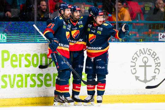 Djurgårdens Jason Garrison (m) jublar med Dick Axelsson