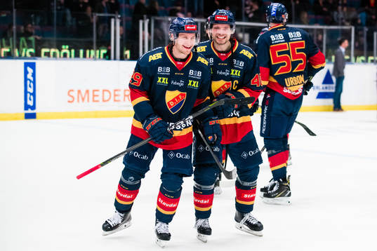 Djurgårdens Sebastian Strandberg jublar med Jacob Josefson