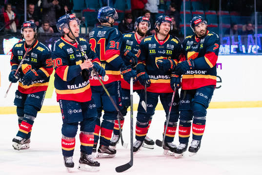 Djurgårdens Jason Garrison (h) jublar med Jacob Josefson