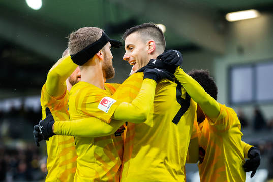 Häckens Alexander Jeremejeff jublar