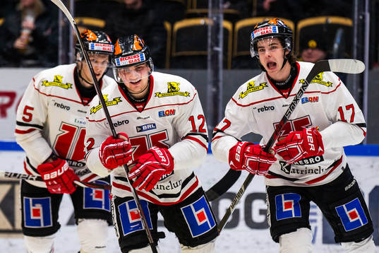 Örebros Glenn Gustafsson och Viktor Lodin jublar