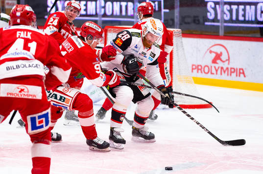 Timrås Filip Hållander och Malmö Redhawks Jens Olsson