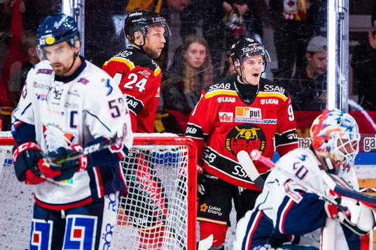 Luleås Johan Harju och Austin Farley jublar