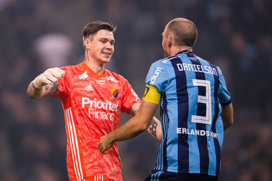Djurgårdens målvakt Per Kristian Bråtveit och Marcus Danielson jublar