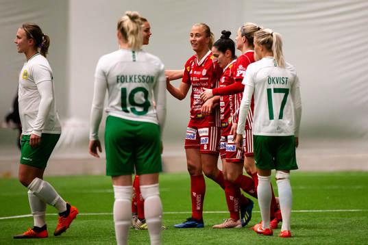 Piteås Julia Karlenäs jublar