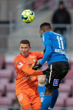 AFC Eskilstunas Adnan Kojic och Halmstads Sadat Karim