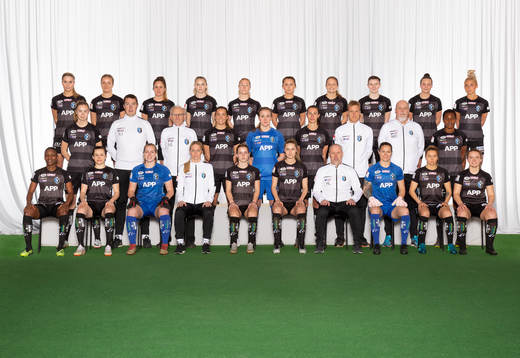  Stina Lennartsson, Alexandra Johansson, Sandra Lindkvist, Amanda Persson, Tilde Johansson, Adelisa Grabus, Anna Anvegård, Frida Boriero, Anna Hjälmkvist, Nellie Ohlsson. Mittenledet från vänster: Elin Nilsson, lagledare Ronny Johansson, materialförvaltare Pehr Ånelius, Jennie Nordin, Lisa Karlsson, Nellie Karlsson, fystränare Tommy Karlsson, målvaktstränare Magnus Olsson, Osinachi Ohale. Sittande från vänster: Ritah Kivumbi, Simona Koren, Moa Edrud, assisterande tränare Maria Nilsson, Jelena Cankovic, Elin Karlsson, chefstränare Henrik Larsson, Erin McLeod, Emmi Alanen, Signe Holt Andersen.