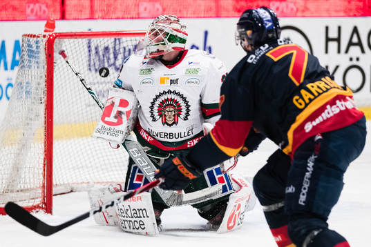 Frölundas målvakt Johan Gustafsson släpper in 1-1 på