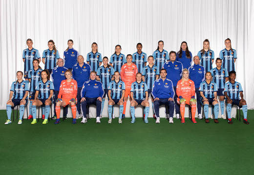  Olivia Schough, Wilma Sjöholm, fysioterapeut Anna Kellermalm Fallby, Tilde Lindwall, Malin Diaz, Ogonna Chukwudi, Cassandra Larsson, lagledare Anna von Eckermann, Ingibjörg Sigurdadottir, Gudrun Arnardottir. Mittenledet från vänster: Hanna Folkesson, materialare Bengt Högström, idrottmassör Mats Olofsson, Kim Sundlöv, Gudbjörg Gunnarsdottir, Evelina Finndell, assisterande tränare Mikael Söderman, läkare Johan Löfsjögård, Ariam Berhane. Sittande från vänster: Fanny Lång, Julia Walentowicz, Jennifer Pelley, assisterande tränare Dennis Gabrielsson, Sheila Van Den Bulk, Mia Jalkerud, tränare Joel Riddez, Nichole Persson Irma Helin, Portia Boakye.