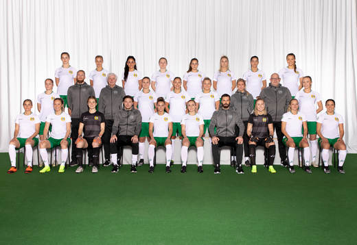  Filippa Graneld, Lotta Ökvist, Lawlaw Nazeri, Emilia Larsson, Felicia Saving, Jonna Ståhl, Merlinda Shabanaj, Katja Gudman-Höyer. Mittenledet från vänster: Hanna Lundkvist, sjukgymnast Ludvig Axelsson, material Lars Almström, Elin Bergkvist, Fanny Johansson, Klara Folkesson, sjukgymnast Mikaela Johansson, team manager John Fransson, Alice Ruda. Sittande från vänster: Julia Ekholm, Catherine Dahlström, Britta Elsert Gynning, huvudtränare Isak Dahlin, Emma Jansson, Ellen Gibson, sportchef Johan Lager, Jonna Andersson, Astrid Larsson, Alma Nygren.