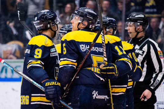 Spelare ur HV71 jublar