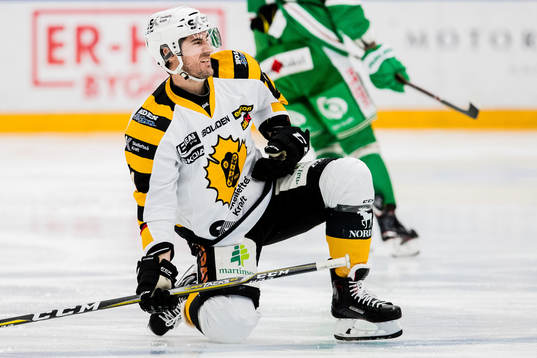 Skellefteås Bud Holloway grimaserar