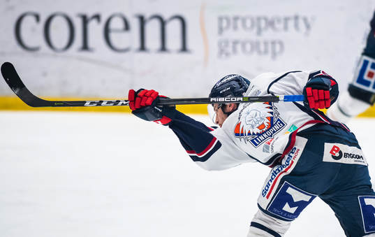 Linköpings Lukas Bengtsson skjuter