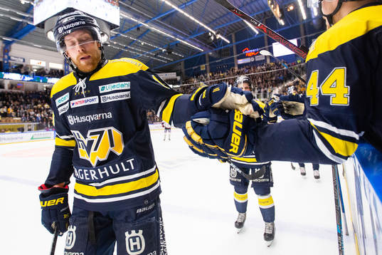 s Joakim Andersson jublar