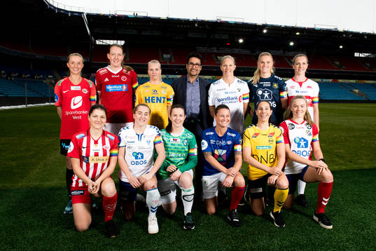 Helene Gloppen of Arna-Bjørnar (2nd row), Sigrid Bloch-Hansen of Fart, Mali Lilleås Næss of Trondheims-Ørn, Daniel Kjørberg Siraj, CEO of OBOS, goalkeeper Ingrid Hjelmseth of Stabæk, Kristine Bjørdal Leine of Røa, Stine Hovland of Sandviken, Dejana Stefanovic of Avaldsnes (1st row), Sigrid Heien Hansen of Kolbotn, Tuva Hansen of Klepp, Sherida Spitse of Vålerenga, Ingrid Moe Wold of LSK Kvinner and Joanna Aalstad Bækkelund of Lyn pose for a team photo