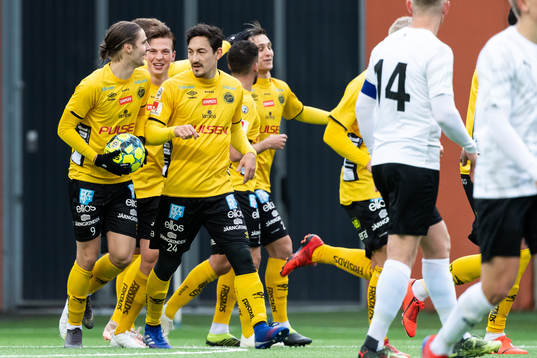 Elfsborgs Pawel Cibicki jublar med Stefan Ishizaki efter 1-0