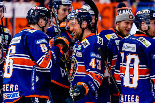 Växjös Linus Högberg och Nichlas Hardt jublar