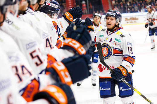 Växjös Tuomas Kiiskinen jublar