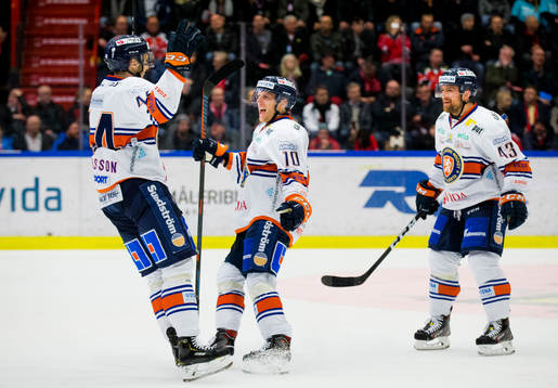 Växjös Kris Versteeg gör 1-3 och jublar med Peter