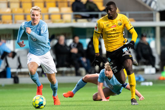 Elfsborgs Marokhy Ndione och Malmö FF´s Victor Larsson